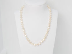 Collier en or jaune et perles d'Akoya - Castafiore