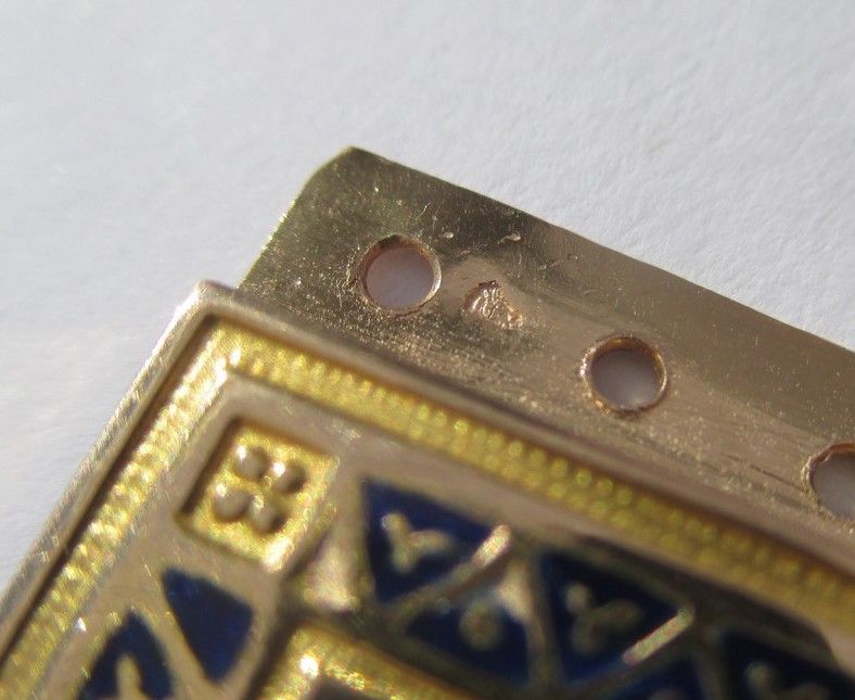 Collier Fermoir régional en or rose et émail - Castafiore