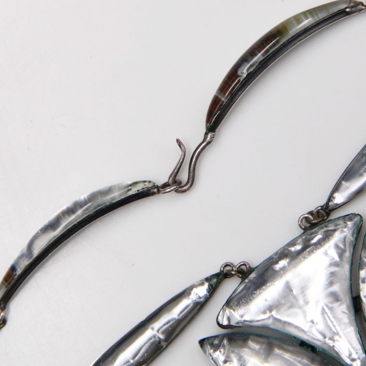 Collier JACQUES GAUTIER Vintage en métal argenté et verre - Castafiore