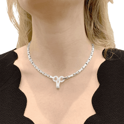 Collier Maille CARTIER "Agrafe" en or blanc et diamants - Castafiore