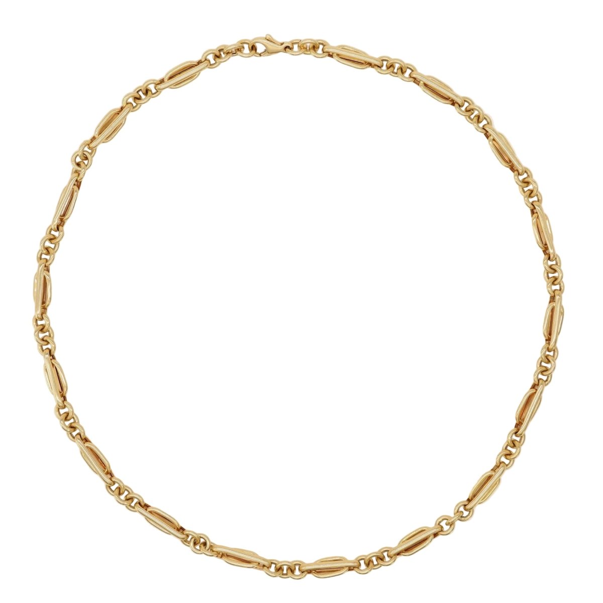 Necklace yellow gold oval staple and round mesh