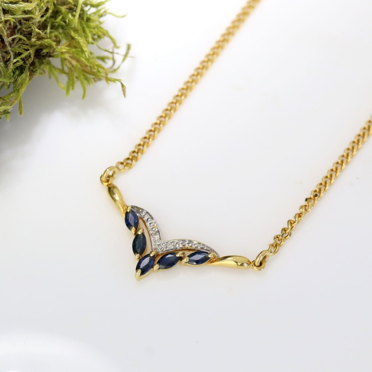 Necklace yellow gold shuttle sapphires diamonds