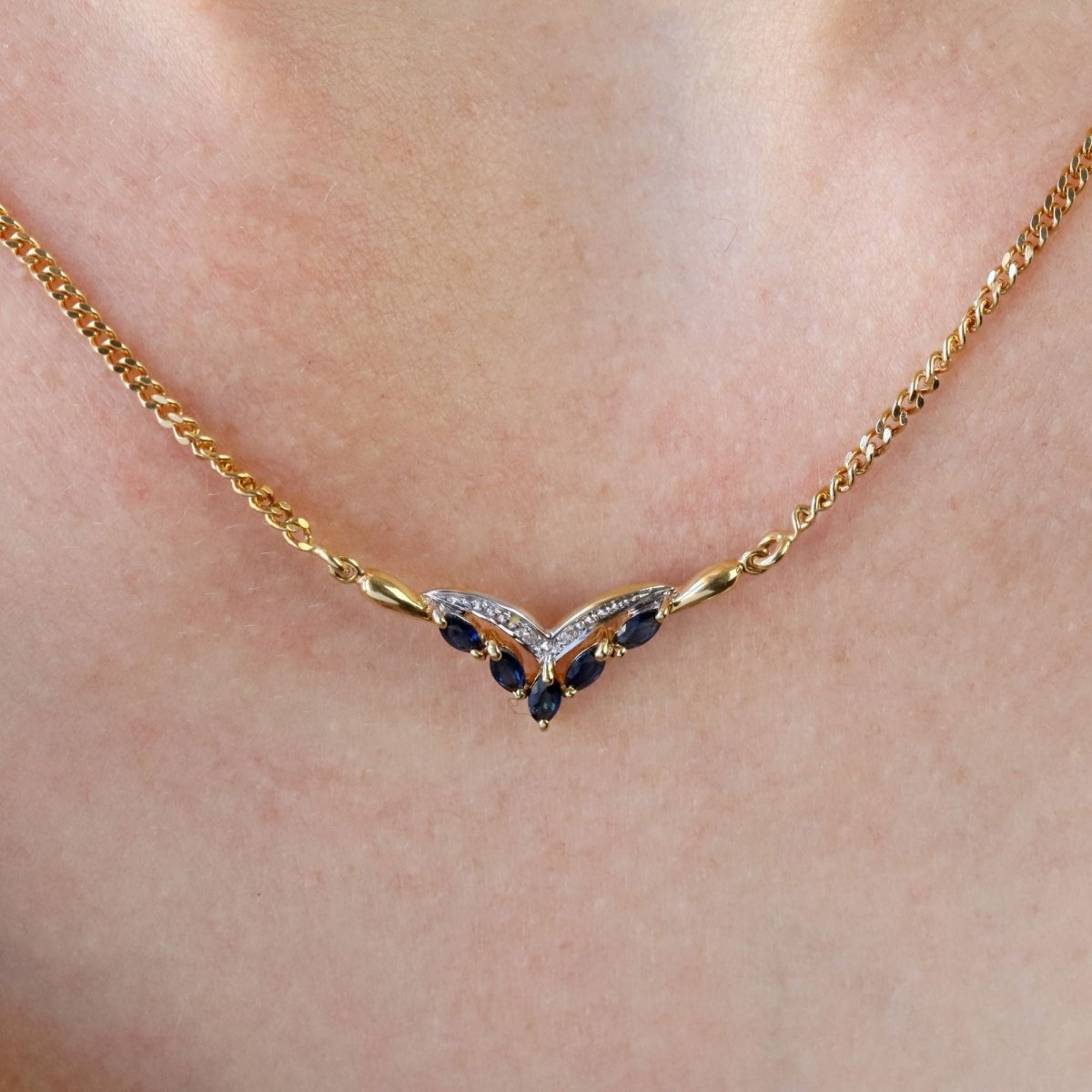 Necklace yellow gold shuttle sapphires diamonds