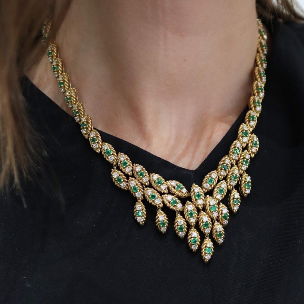 Collier MAUBOUSSIN en or jaune, émeraudes et diamants