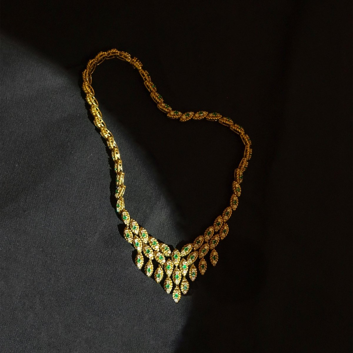 Collier MAUBOUSSIN en or jaune, émeraudes et diamants - Castafiore