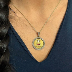 Collier Médaille AUGIS en or jaune, platine, rubis et diamants - Castafiore