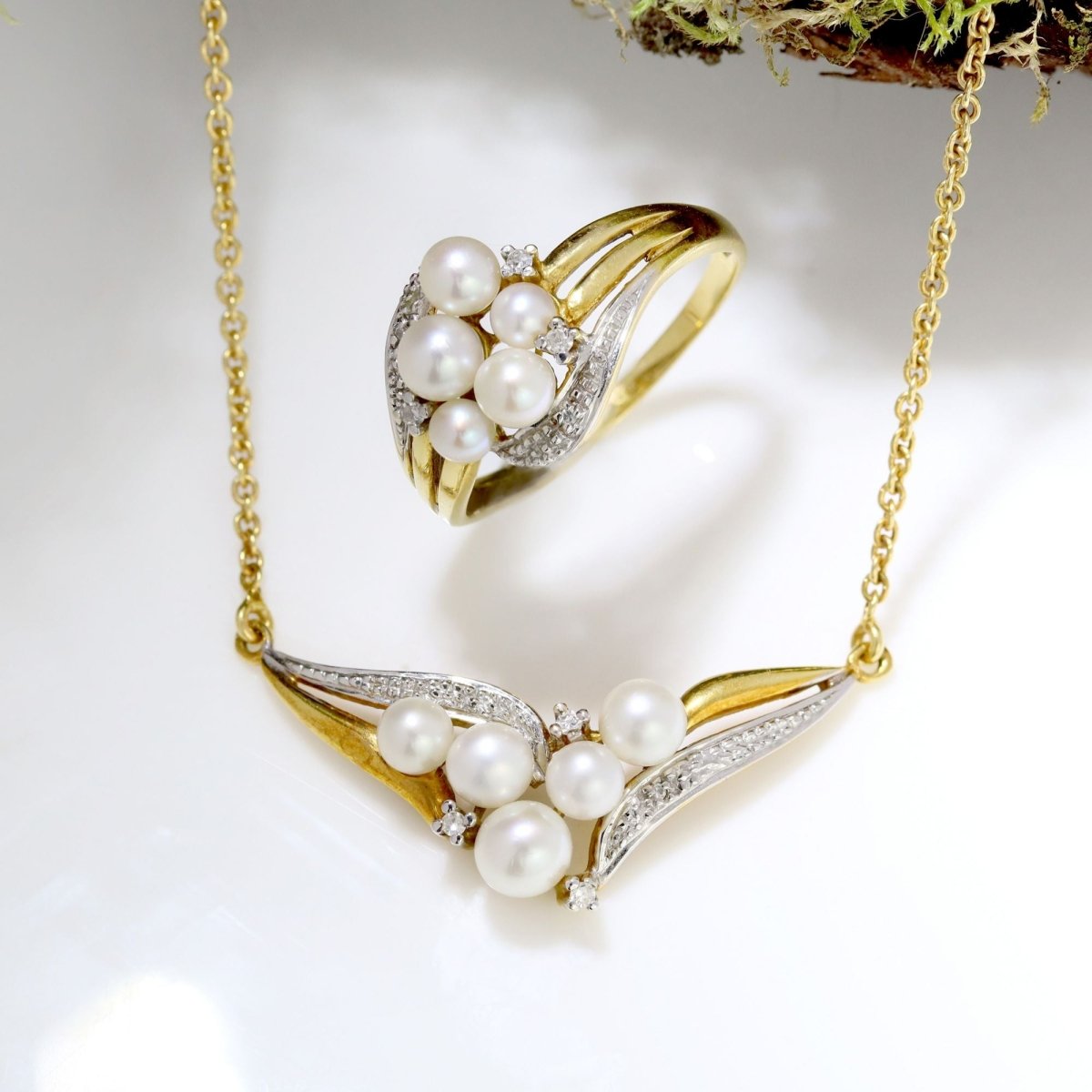 Necklace modern two golds diamonds cultured pearls