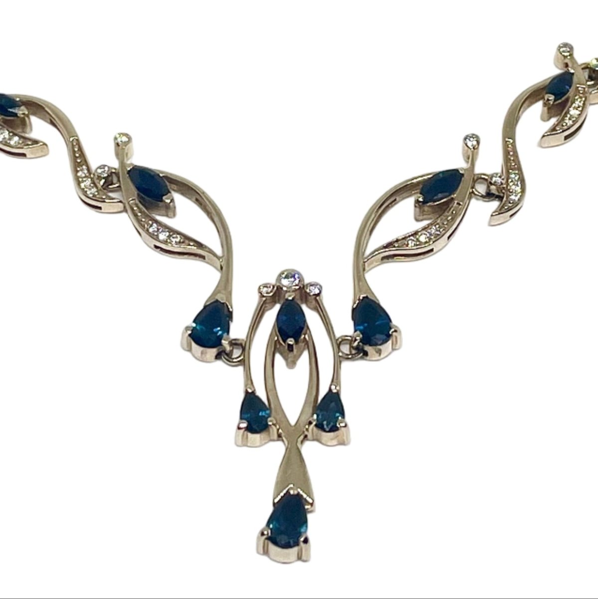 Collier Négligé en or rose, saphirs et diamants - Castafiore