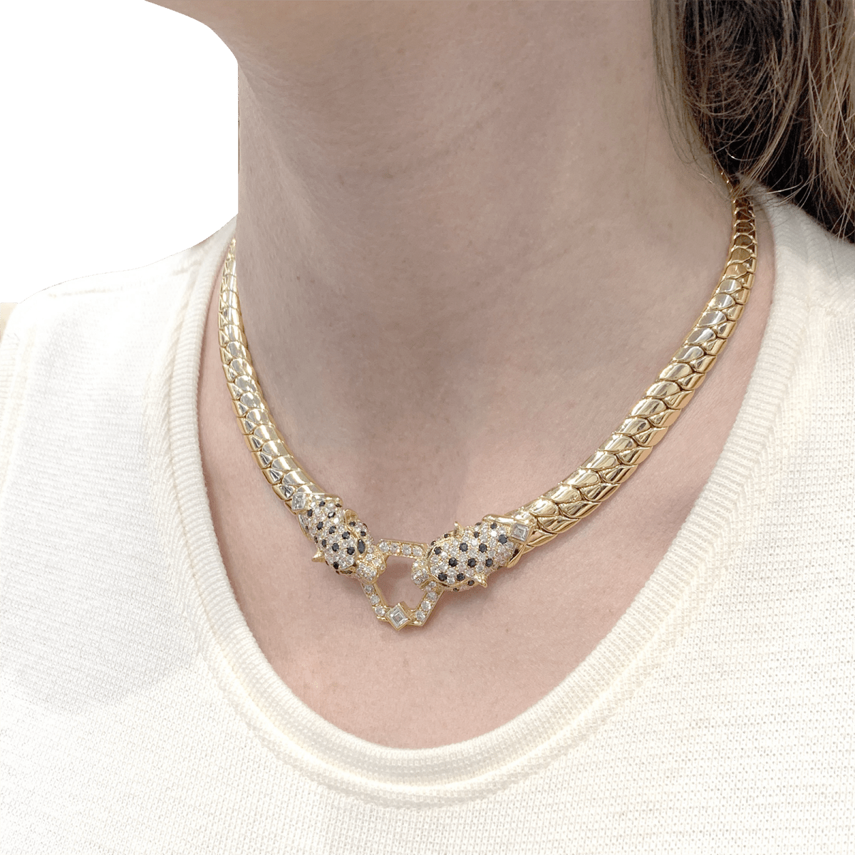 Collier O.J. PERRIN, or jaune, saphirs émeraudes, et diamants - Castafiore