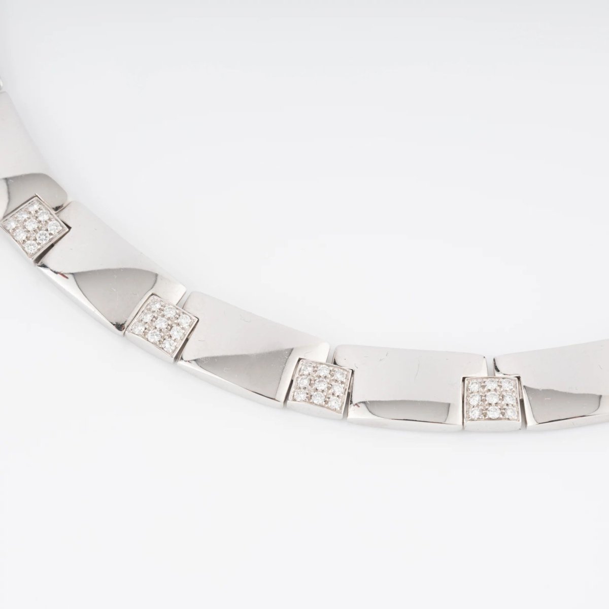 Collier or gris et diamants de la Maison Chaumet - Castafiore