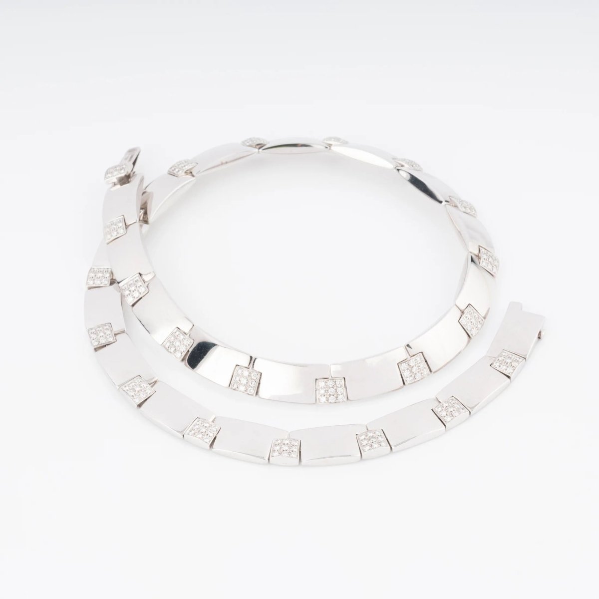 Collier or gris et diamants de la Maison Chaumet - Castafiore