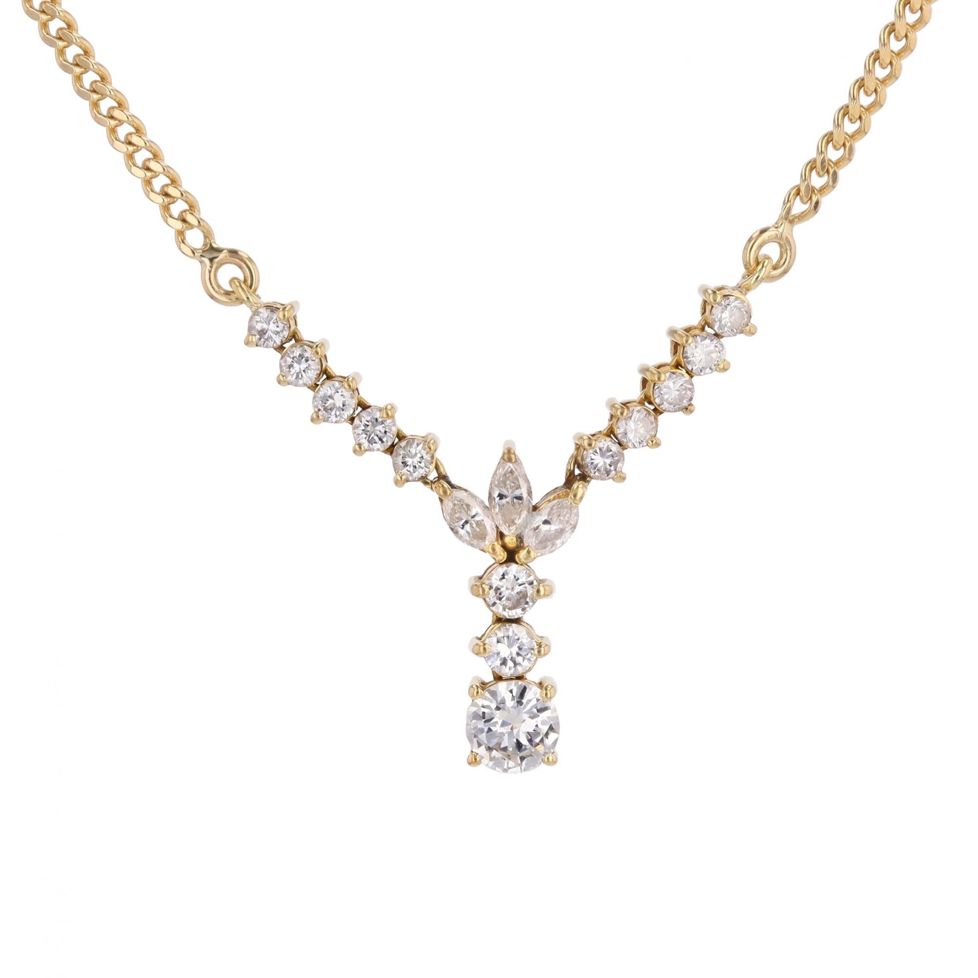 Necklace yellow gold and diamonds