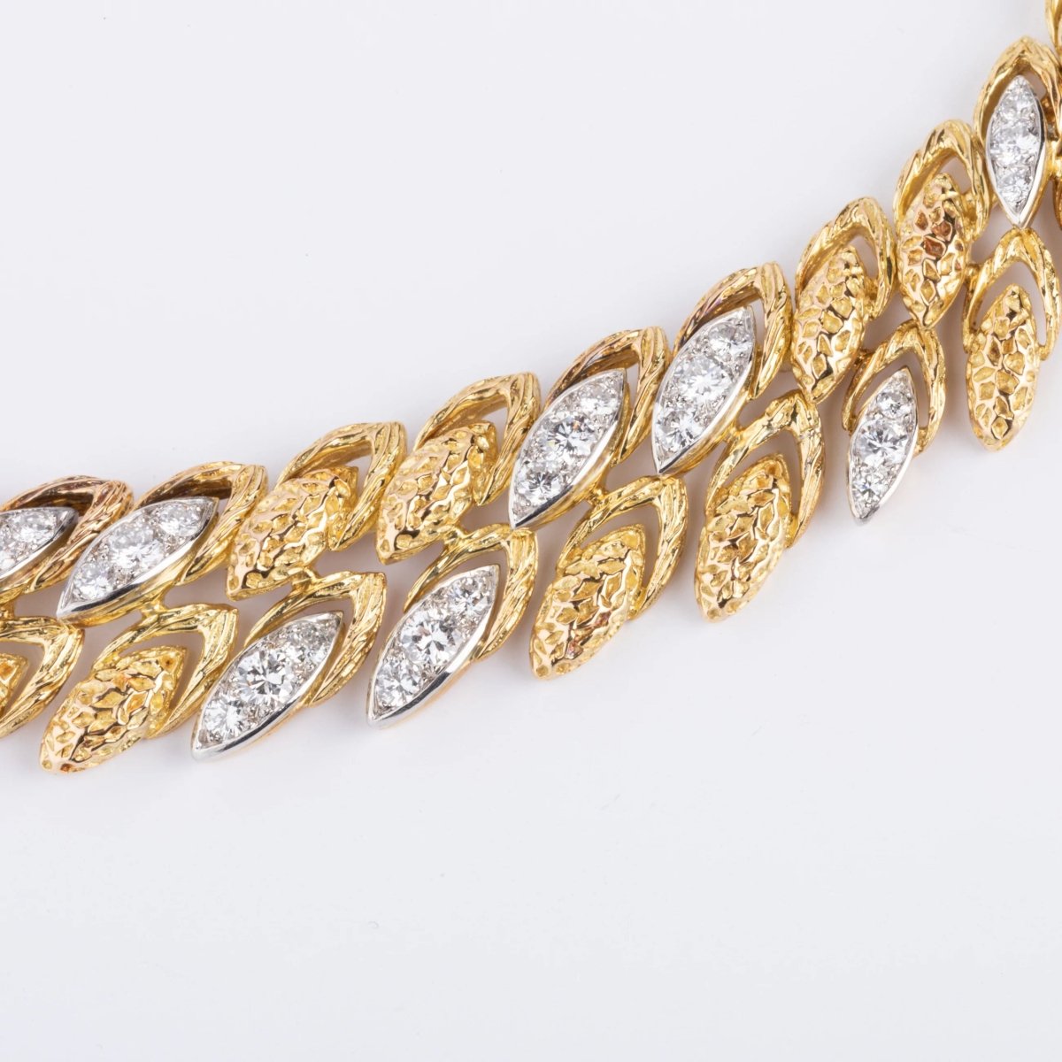 Collier or jaune,platine et diamants des années 1960 - Castafiore