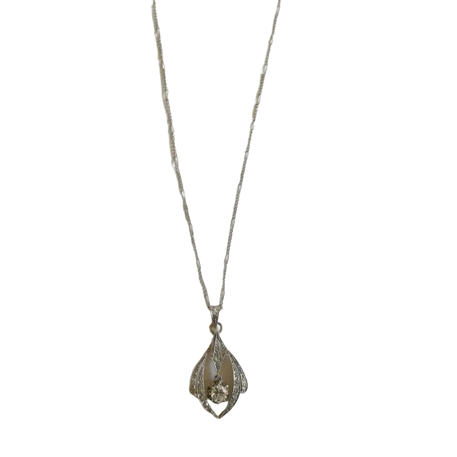 Collier pendentif Art Déco en or blanc et or jaune, diamants - Castafiore