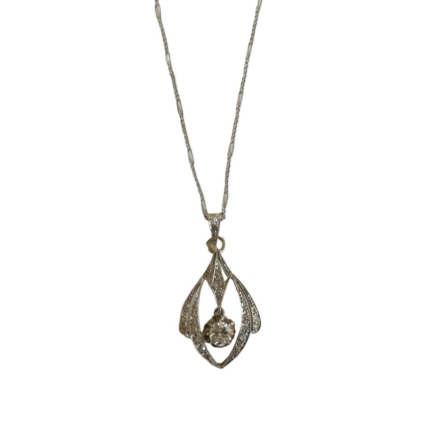 Collier pendentif Art Déco en or blanc et or jaune, diamants - Castafiore