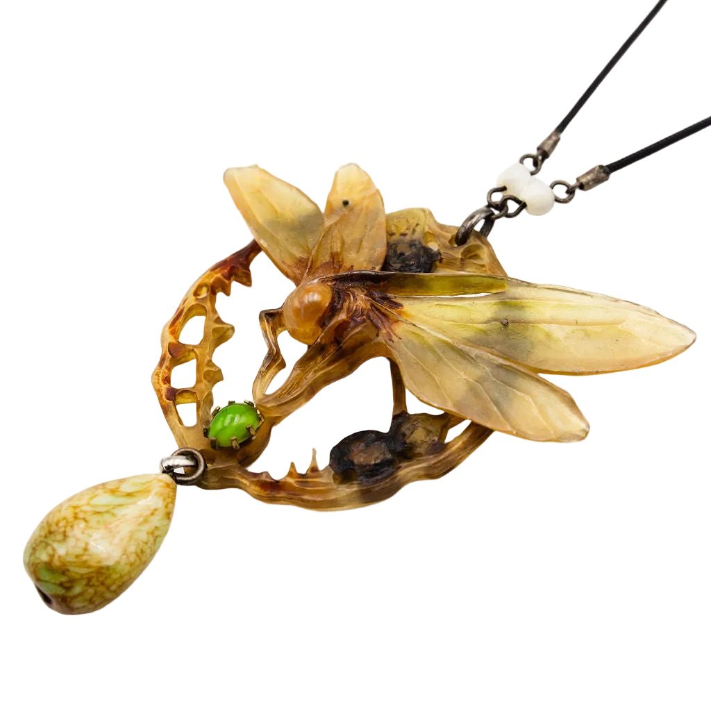 Collier Pendentif Art Nouveau GEORGE PIERRE en corne sculptée et pâte de verre - Castafiore