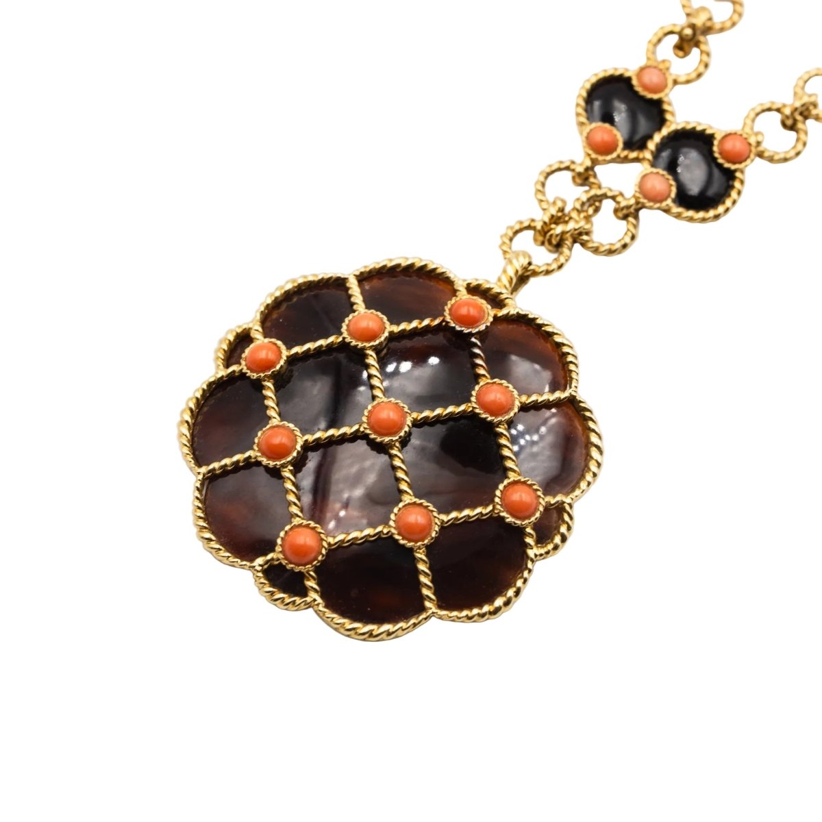 Collier Pendentif BOUCHERON en or jaune et corail - Castafiore