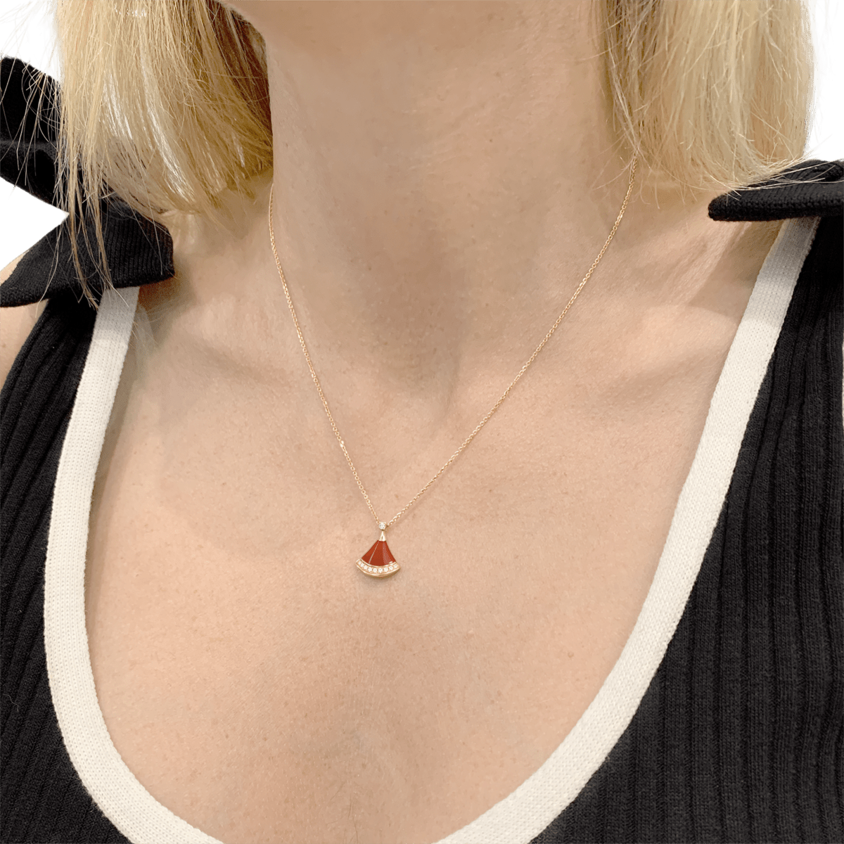 Collier Pendentif BULGARI "Divas' Dream" en or rose, cornaline et diamants - Castafiore