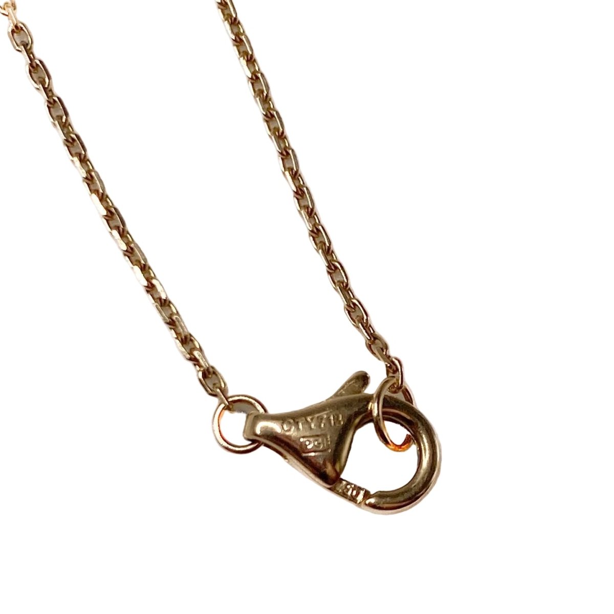 Collier Pendentif CARTIER "Amulette" en or jaune, nacre et diamants - Castafiore