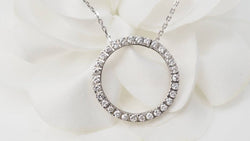 Collier pendentif cercle en or blanc et diamants - Castafiore