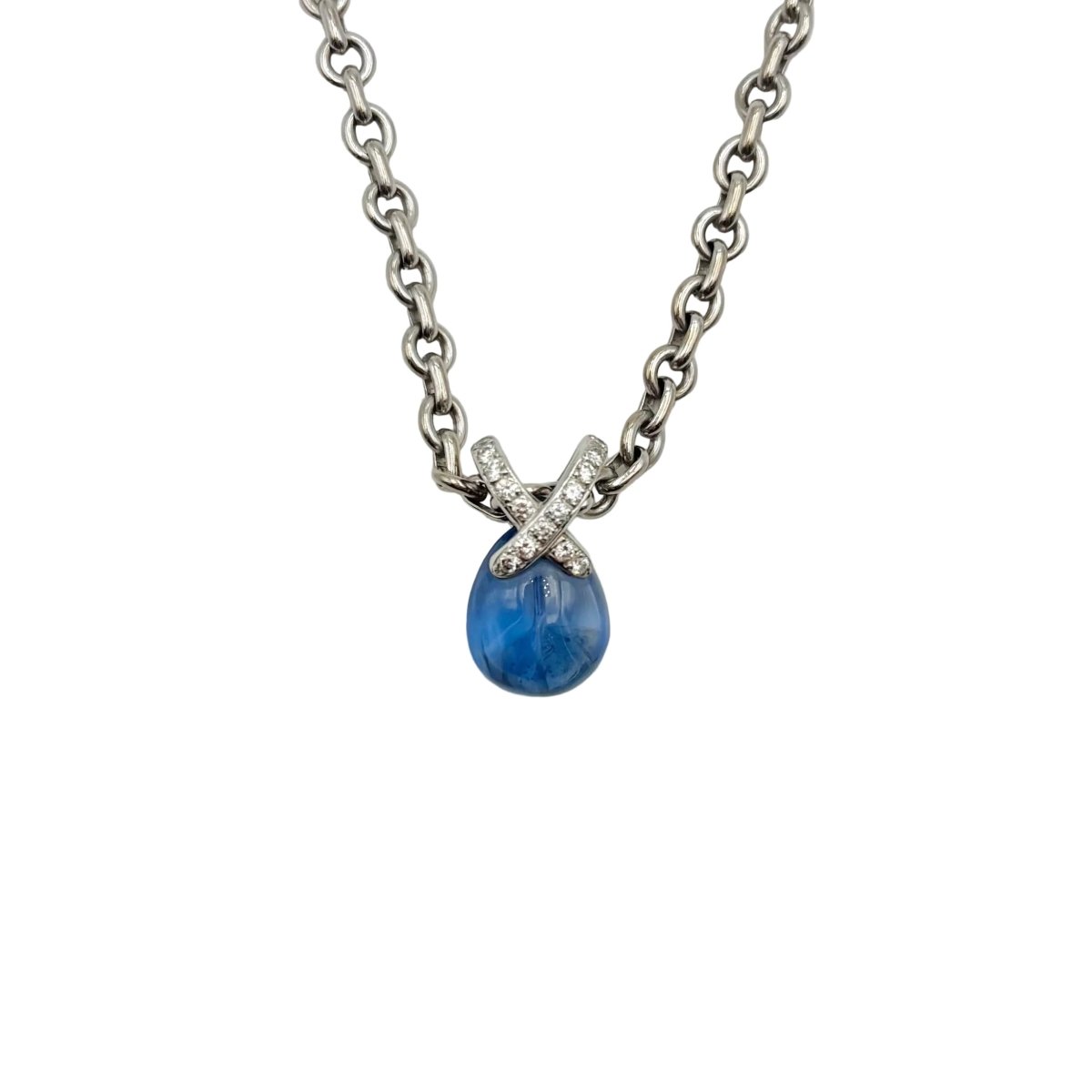Collier Pendentif CHAUMET "Liens" en or blanc, saphir et diamants - Castafiore