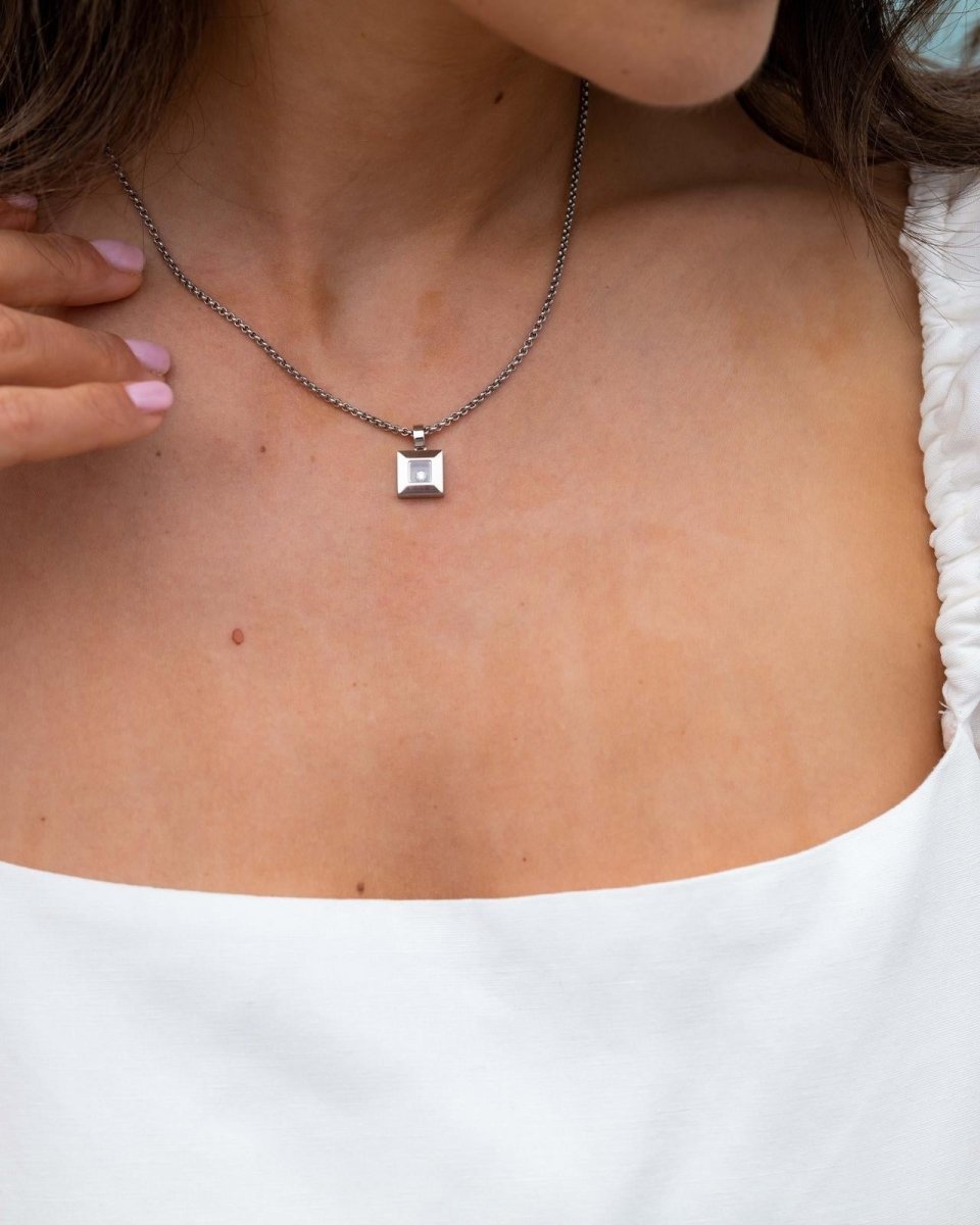 Collier Pendentif CHOPARD "Happy Diamonds" en or blanc et diamant - Castafiore