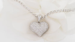 Collier pendentif coeur en or blanc et diamants