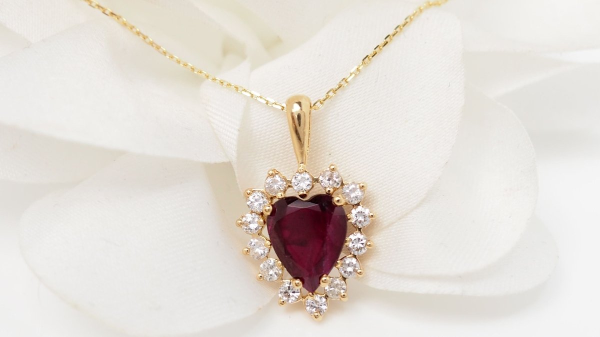 Collier pendentif coeur en or jaune, diamants et rubis - Castafiore