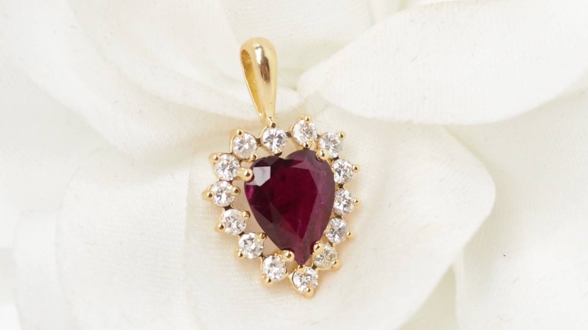 Collier pendentif coeur en or jaune, diamants et rubis - Castafiore