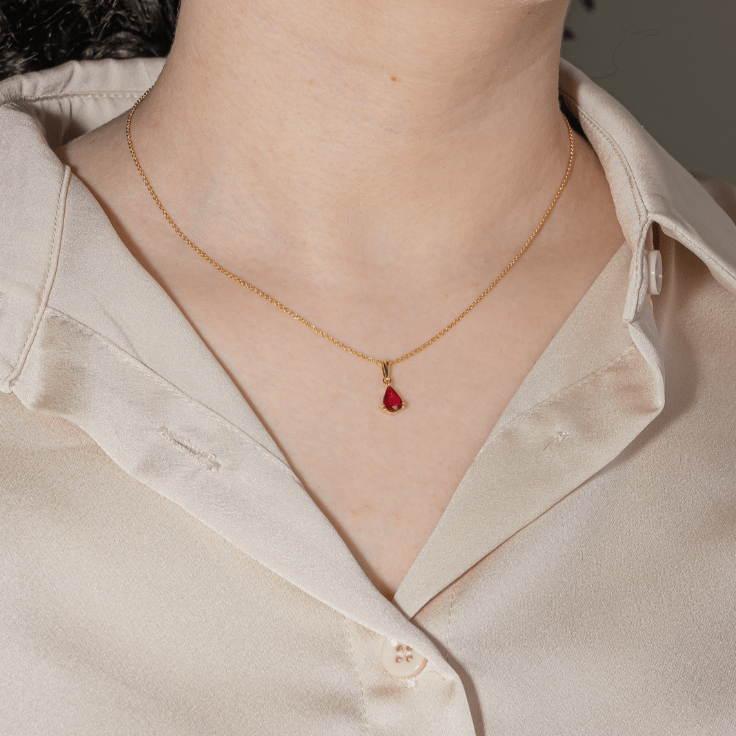 Collier Pendentif DIDIER GUÉRIN en or jaune et rubis - Castafiore