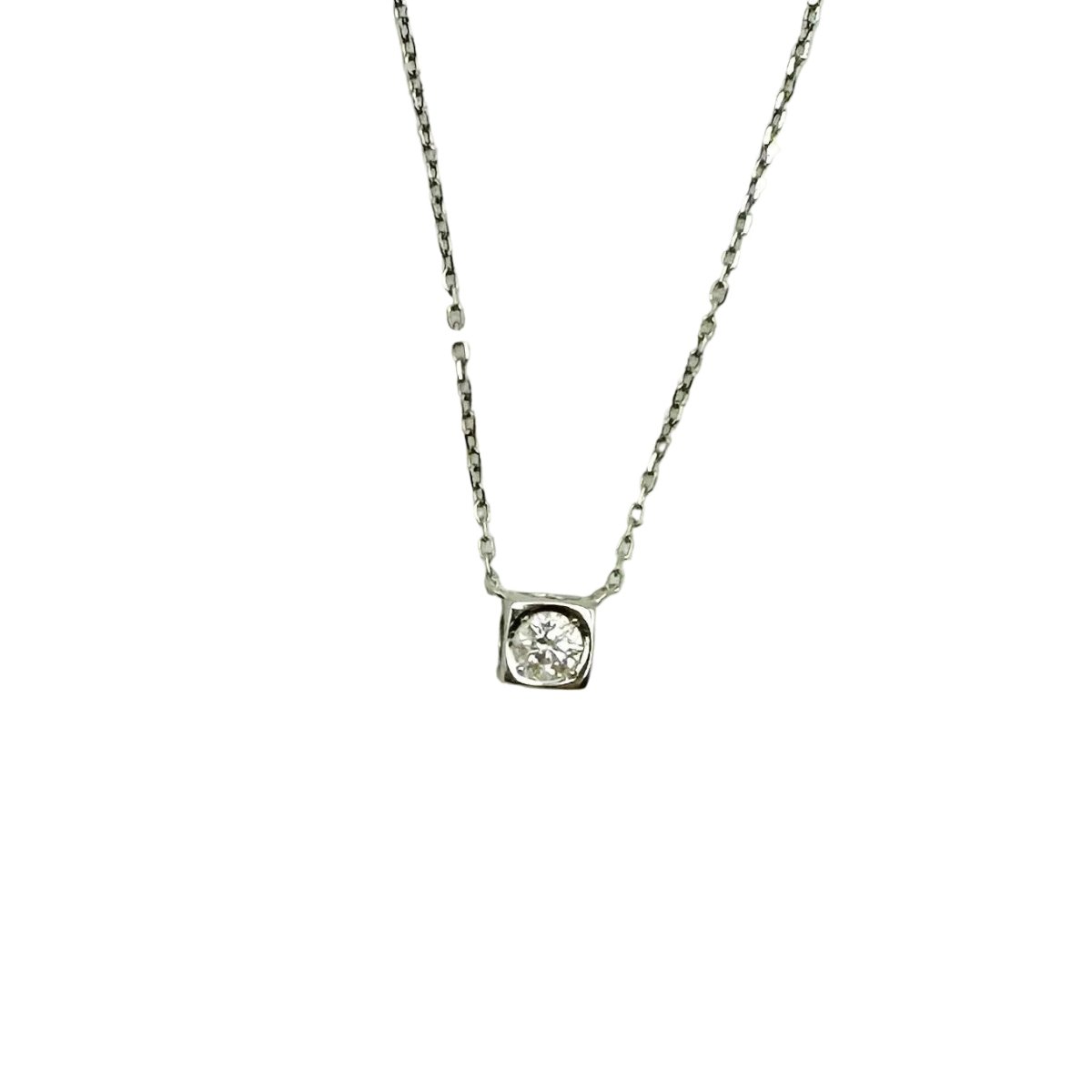 Collier Pendentif DINH VAN "Le Cube" en or blanc et diamant - Castafiore