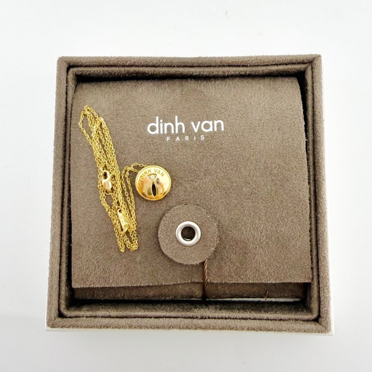 Collier Pendentif DINH VAN "Punaise" en or jaune et diamant - Castafiore