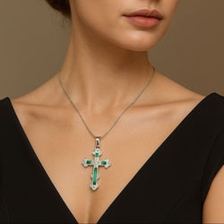 Collier Pendentif en or blanc, émeraudes et diamants - Castafiore