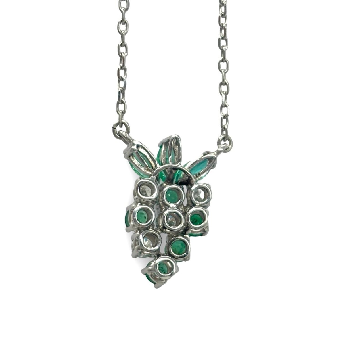 Collier Pendentif en or blanc, émeraudes et diamants - Castafiore