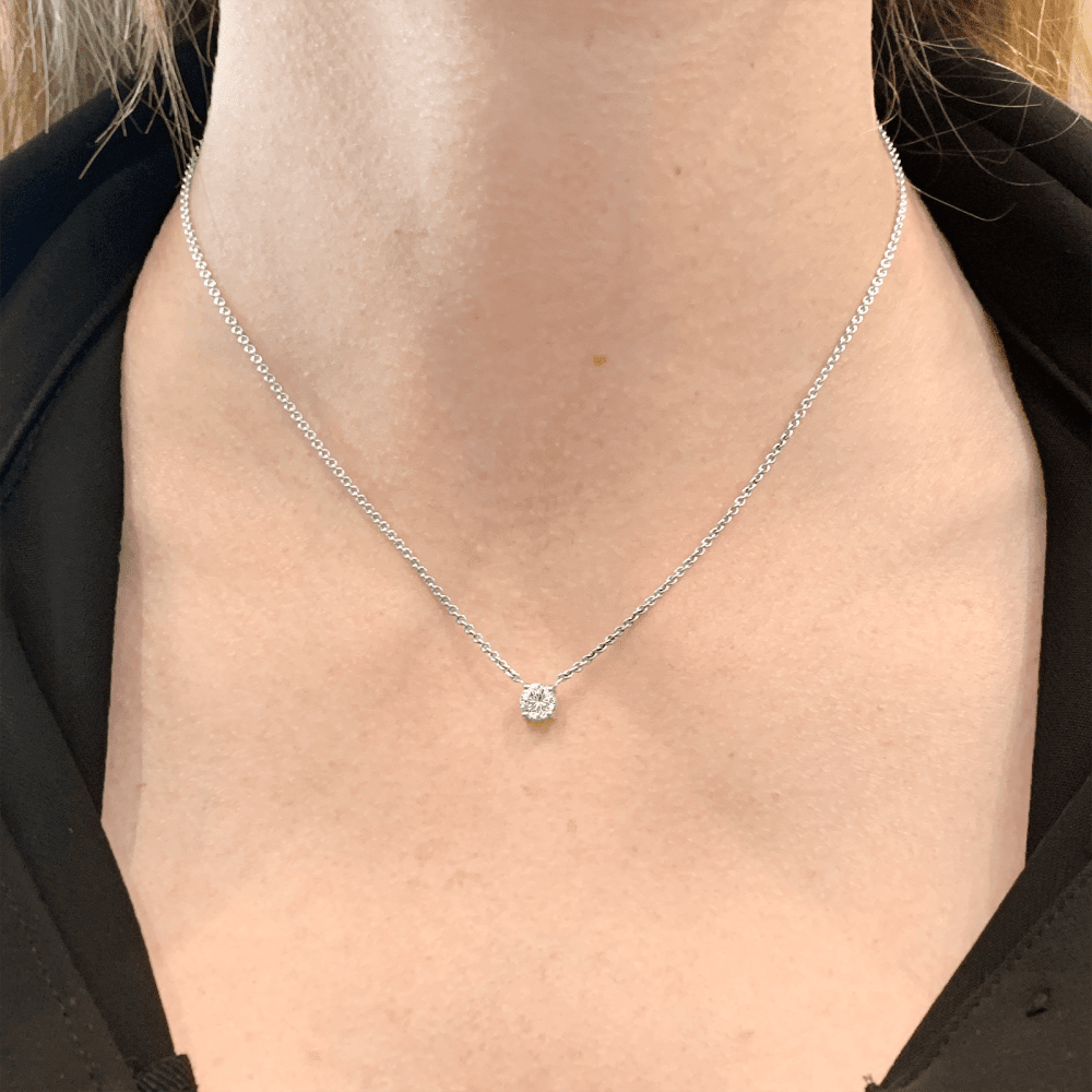 Necklace solitary, white gold and diamond.