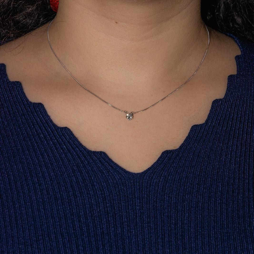 Necklace White gold solitaire diamond
