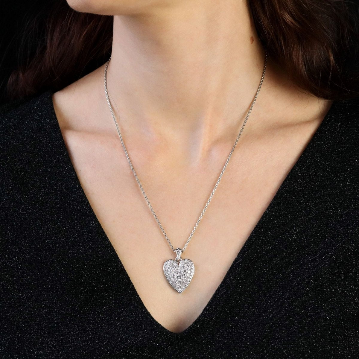 Heart pendant diamonds and its chain white gold