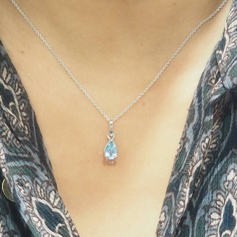 Collier Pendentif en or blanc et topaze - Castafiore