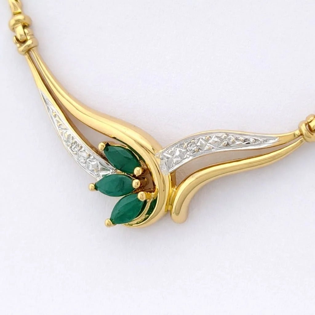 Collier Pendentif en or blanc, or jaune, émeraudes et diamants - Castafiore
