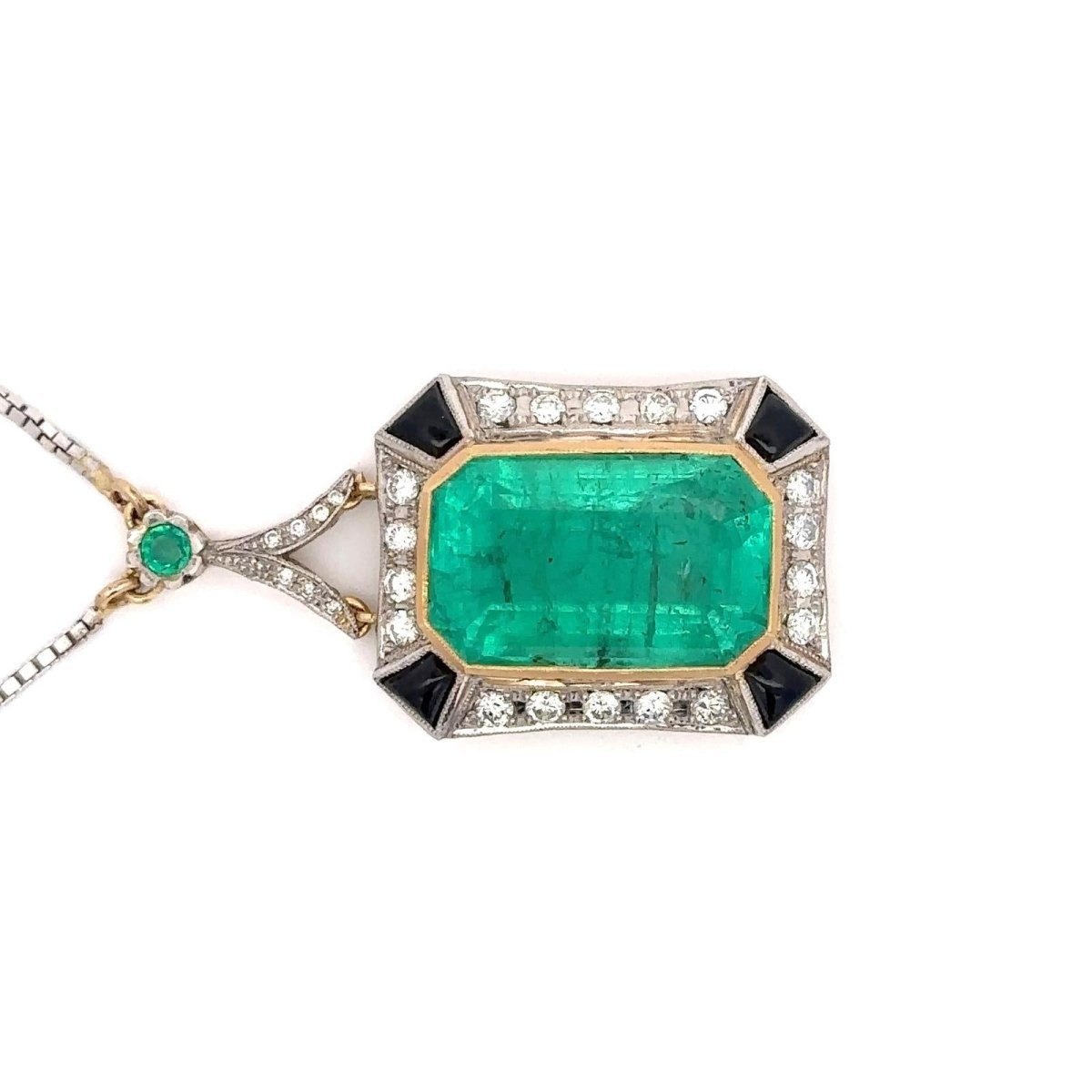 Collier Pendentif en or blanc, or jaune, platine, émeraude et diamants - Castafiore