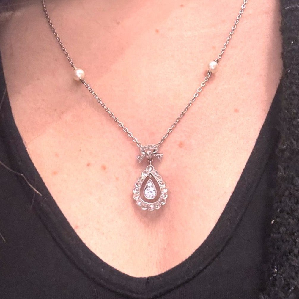 Collier Pendentif en or blanc, perles et diamants - Castafiore