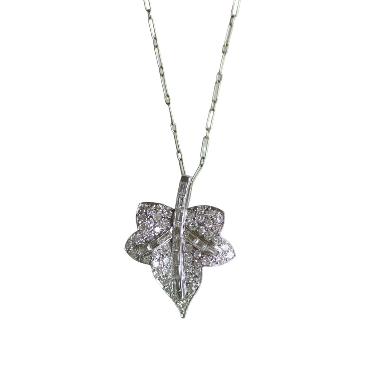 Collier Pendentif en or blanc, platine et diamants