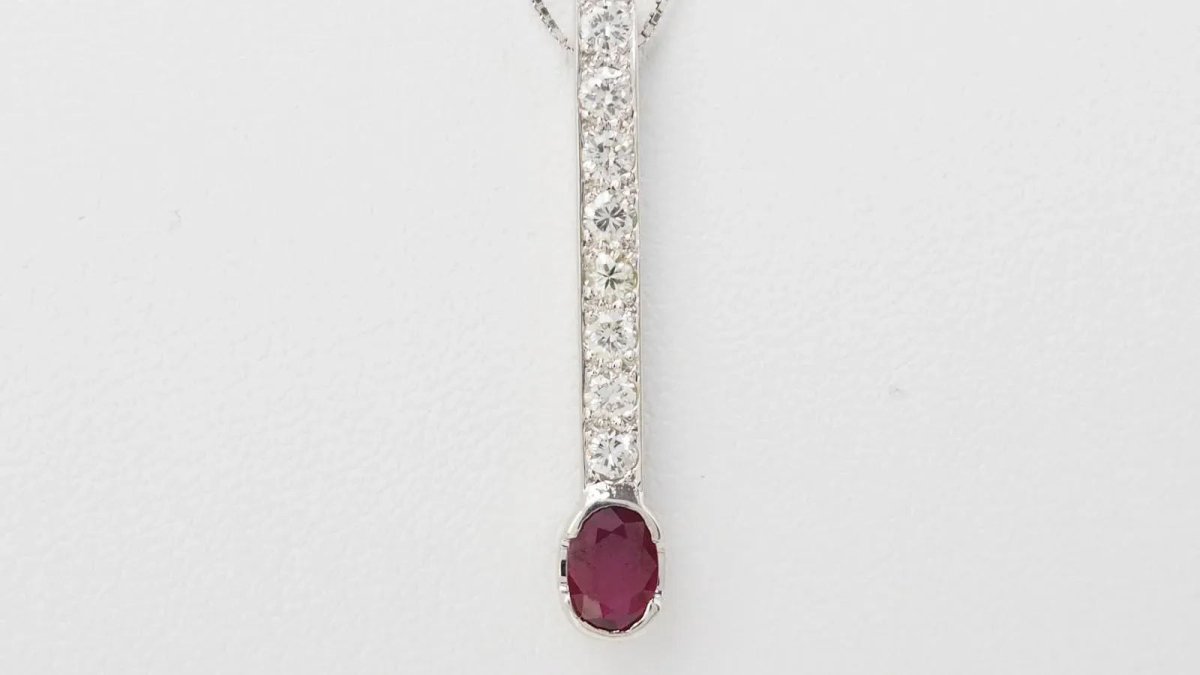 Collier pendentif en or blanc, rubis et diamants - Castafiore