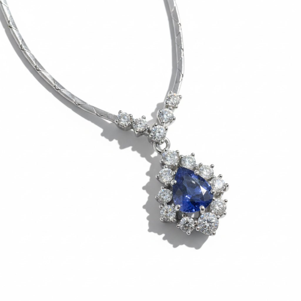 Collier pendentif en or blanc, saphir et diamants - Castafiore