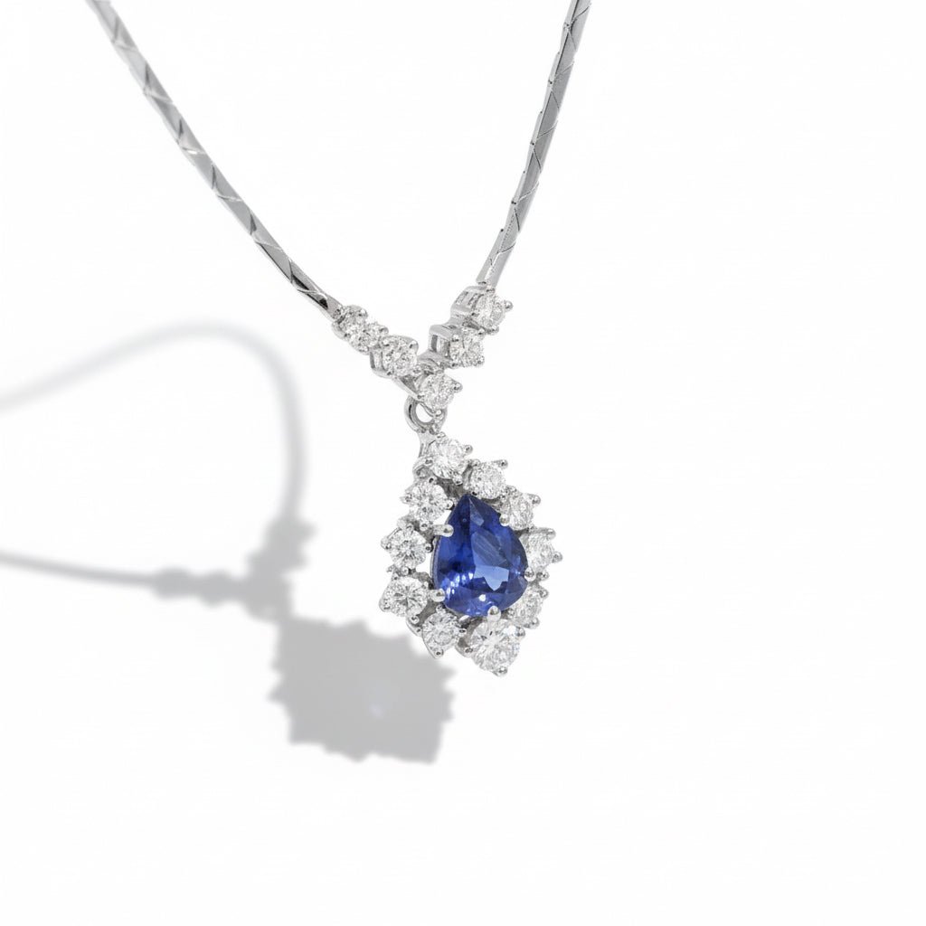 Collier pendentif en or blanc, saphir et diamants - Castafiore