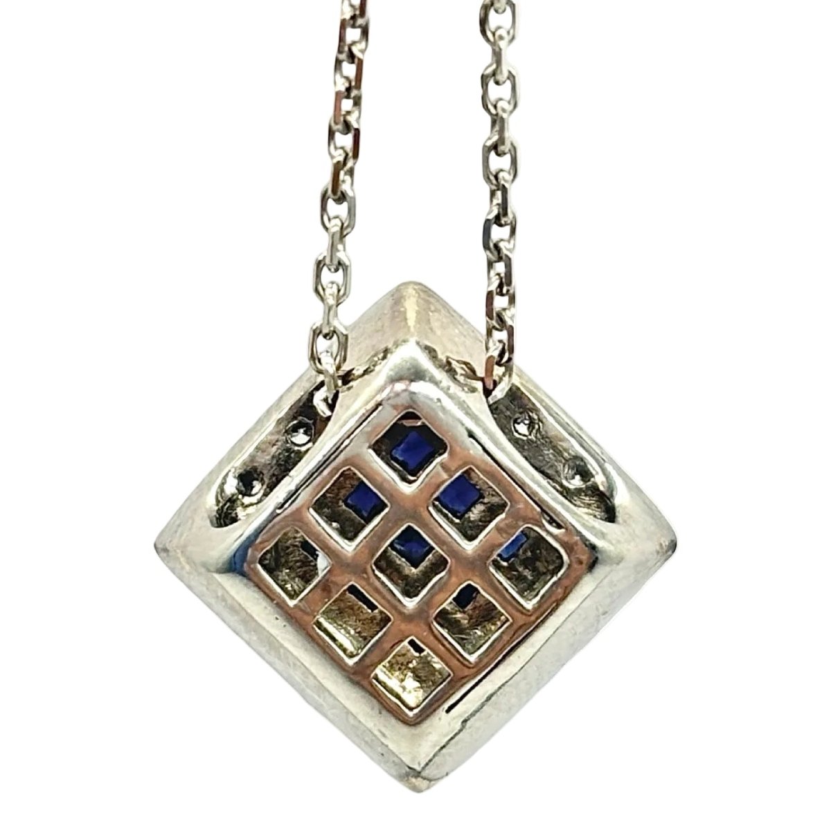 Necklace Pendant in white gold, sapphires and diamonds