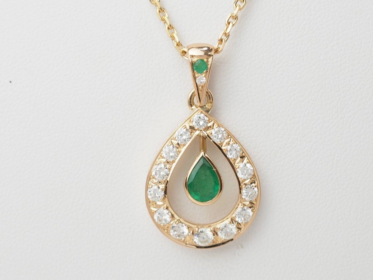 Collier pendentif en or jaune, émeraude et diamants - Castafiore