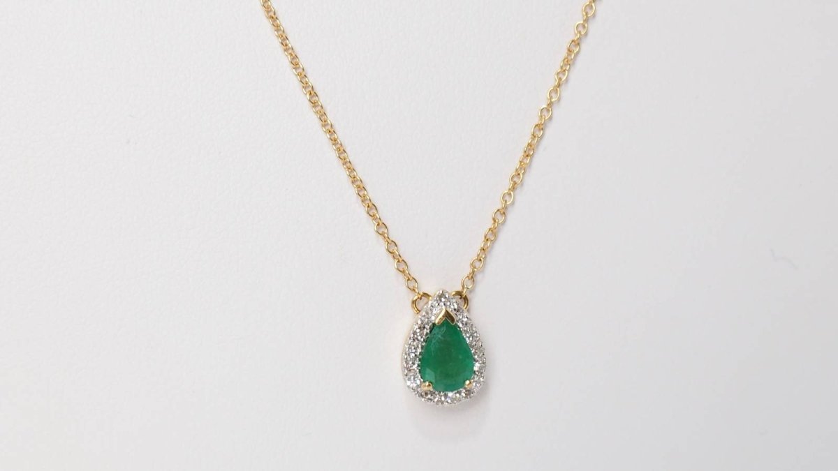 Collier pendentif en or jaune, émeraude et diamants - Castafiore