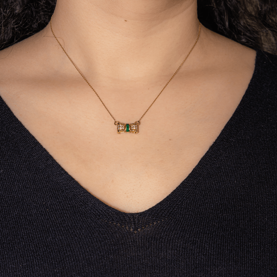 Necklace Emerald yellow gold 