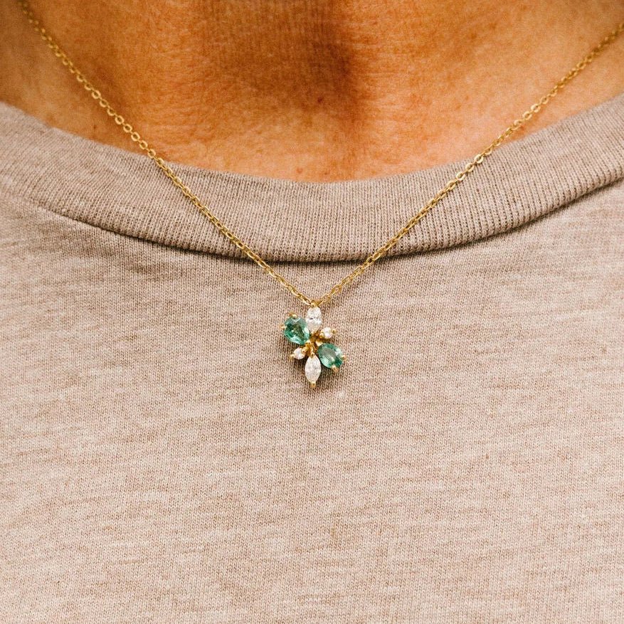 Collier Pendentif en or jaune, émeraudes et diamants - Castafiore